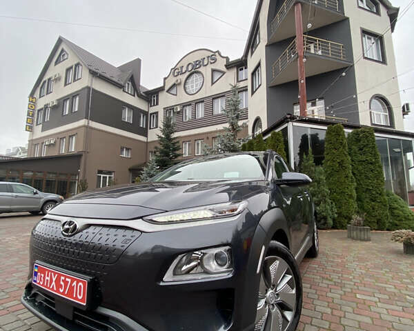 Серый Хендай Kona, объемом двигателя 0 л и пробегом 78 тыс. км за 17999 $, фото 5 на Automoto.ua