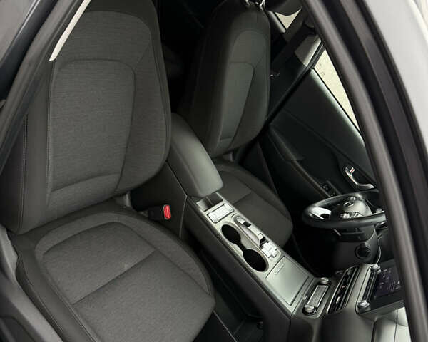 Серый Хендай Kona, объемом двигателя 0 л и пробегом 39 тыс. км за 16999 $, фото 33 на Automoto.ua