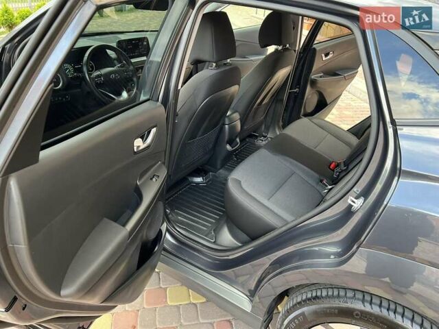 Серый Хендай Kona, объемом двигателя 0 л и пробегом 114 тыс. км за 19950 $, фото 24 на Automoto.ua