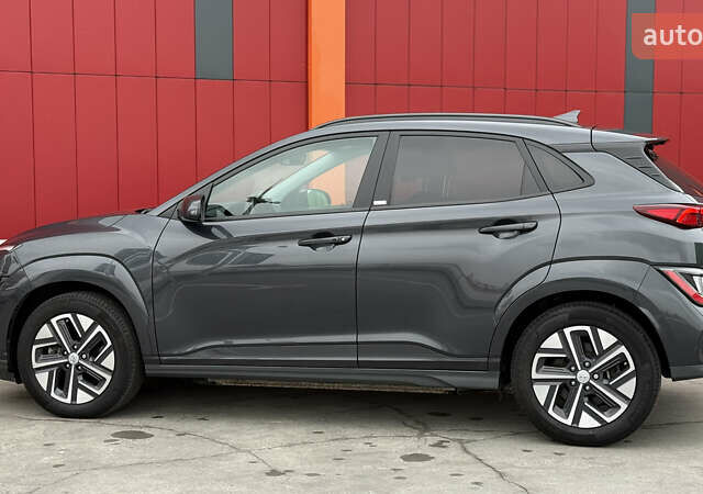 Серый Хендай Kona, объемом двигателя 0 л и пробегом 50 тыс. км за 18500 $, фото 16 на Automoto.ua