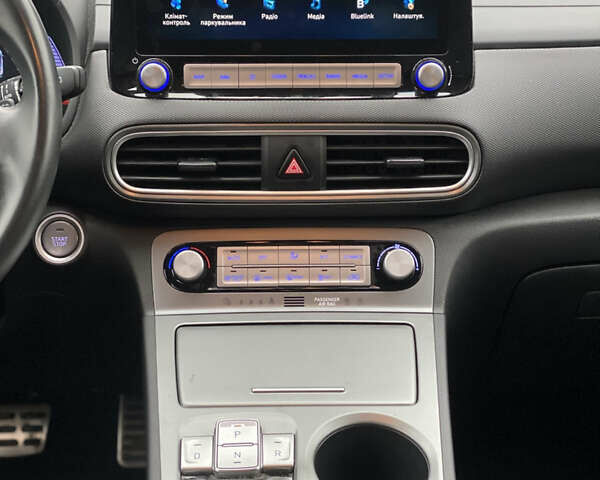 Серый Хендай Kona, объемом двигателя 0 л и пробегом 78 тыс. км за 17999 $, фото 38 на Automoto.ua