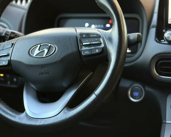 Серый Хендай Kona, объемом двигателя 0 л и пробегом 42 тыс. км за 17900 $, фото 18 на Automoto.ua