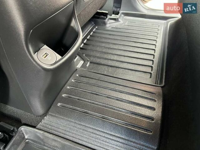 Серый Хендай Kona, объемом двигателя 0 л и пробегом 114 тыс. км за 19950 $, фото 29 на Automoto.ua