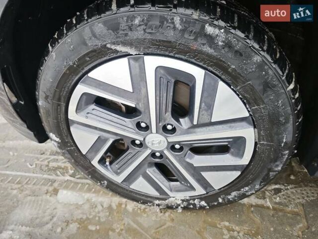 Серый Хендай Kona, объемом двигателя 0 л и пробегом 50 тыс. км за 17650 $, фото 39 на Automoto.ua