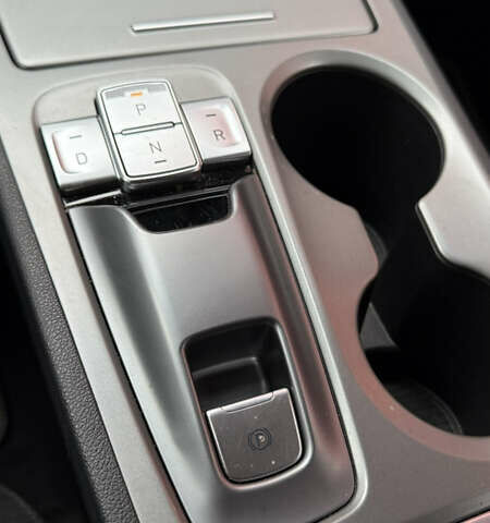 Серый Хендай Kona, объемом двигателя 0 л и пробегом 50 тыс. км за 18500 $, фото 38 на Automoto.ua