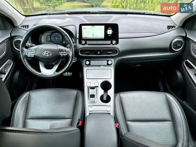 Серый Хендай Kona, объемом двигателя 0 л и пробегом 82 тыс. км за 17888 $, фото 56 на Automoto.ua