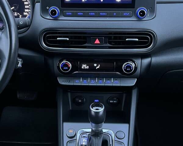 Сірий Хендай Kona, об'ємом двигуна 1.6 л та пробігом 53 тис. км за 18900 $, фото 45 на Automoto.ua