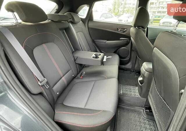 Сірий Хендай Kona, об'ємом двигуна 1.6 л та пробігом 16 тис. км за 22390 $, фото 8 на Automoto.ua