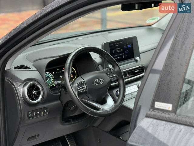 Серый Хендай Kona, объемом двигателя 0 л и пробегом 52 тыс. км за 17299 $, фото 39 на Automoto.ua