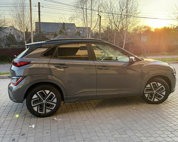 Серый Хендай Kona, объемом двигателя 0 л и пробегом 42 тыс. км за 17900 $, фото 11 на Automoto.ua