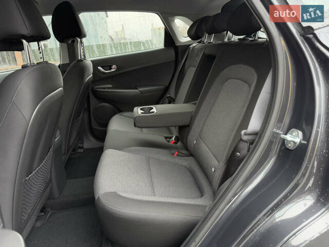 Серый Хендай Kona, объемом двигателя 0 л и пробегом 52 тыс. км за 17299 $, фото 60 на Automoto.ua