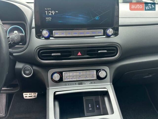 Серый Хендай Kona, объемом двигателя 0 л и пробегом 61 тыс. км за 17900 $, фото 30 на Automoto.ua