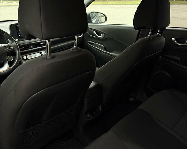 Серый Хендай Kona, объемом двигателя 0 л и пробегом 39 тыс. км за 16999 $, фото 28 на Automoto.ua