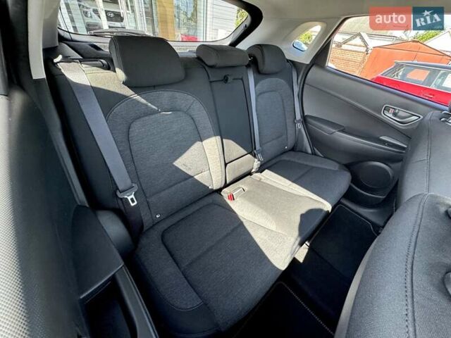 Серый Хендай Kona, объемом двигателя 0 л и пробегом 113 тыс. км за 17200 $, фото 27 на Automoto.ua