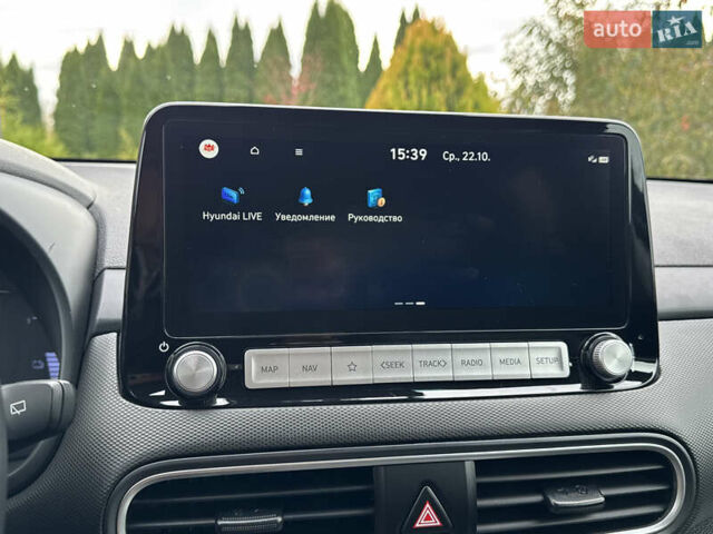 Серый Хендай Kona, объемом двигателя 0 л и пробегом 82 тыс. км за 17888 $, фото 92 на Automoto.ua