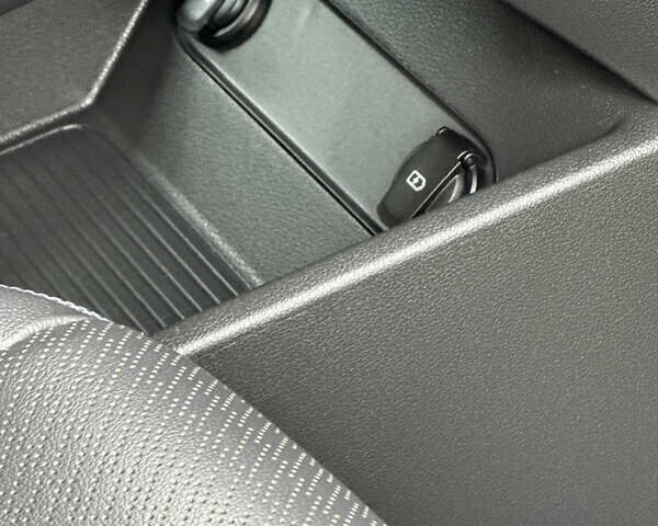 Серый Хендай Kona, объемом двигателя 0 л и пробегом 82 тыс. км за 17888 $, фото 79 на Automoto.ua