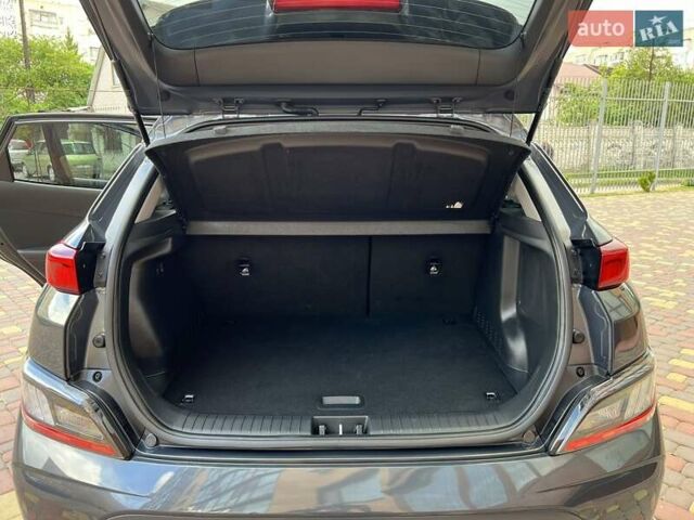 Серый Хендай Kona, объемом двигателя 0 л и пробегом 114 тыс. км за 19950 $, фото 15 на Automoto.ua