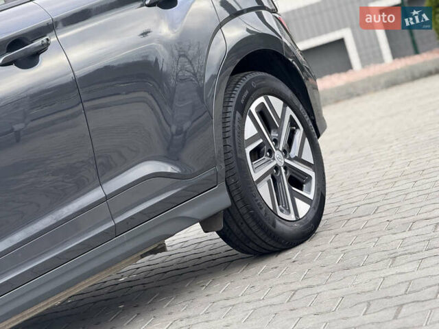 Серый Хендай Kona, объемом двигателя 0 л и пробегом 56 тыс. км за 17299 $, фото 15 на Automoto.ua