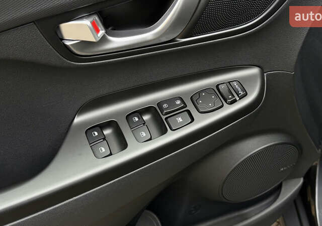 Серый Хендай Kona, объемом двигателя 0 л и пробегом 56 тыс. км за 16700 $, фото 17 на Automoto.ua