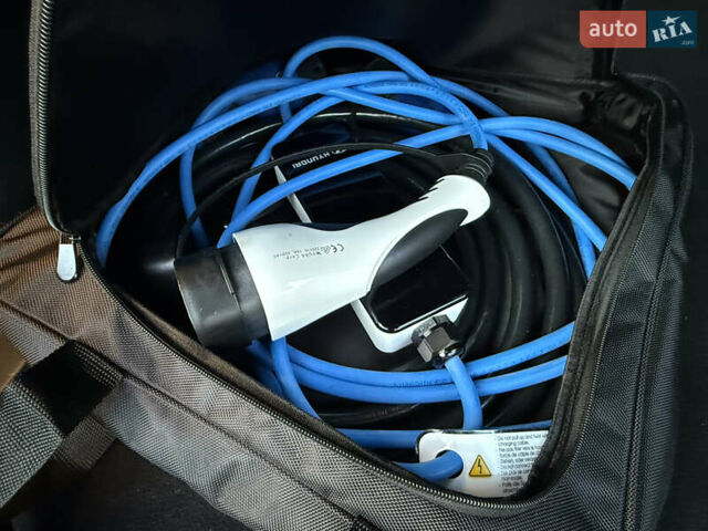 Серый Хендай Kona, объемом двигателя 0 л и пробегом 71 тыс. км за 17999 $, фото 26 на Automoto.ua