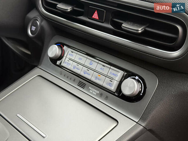 Серый Хендай Kona, объемом двигателя 0 л и пробегом 56 тыс. км за 17299 $, фото 42 на Automoto.ua