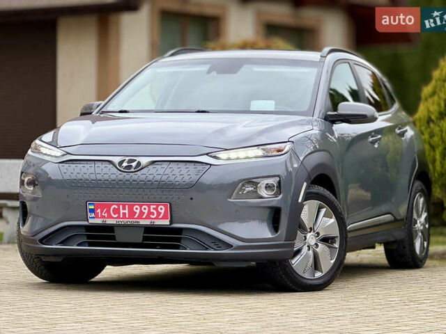 Серый Хендай Kona, объемом двигателя 0 л и пробегом 82 тыс. км за 17888 $, фото 2 на Automoto.ua