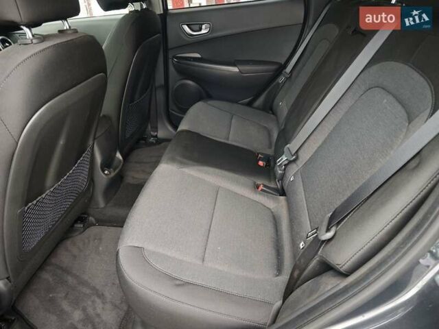 Серый Хендай Kona, объемом двигателя 0 л и пробегом 50 тыс. км за 17650 $, фото 57 на Automoto.ua