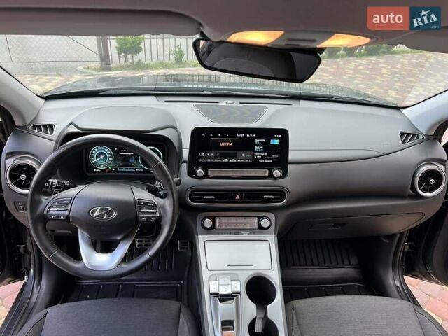 Серый Хендай Kona, объемом двигателя 0 л и пробегом 114 тыс. км за 19950 $, фото 25 на Automoto.ua