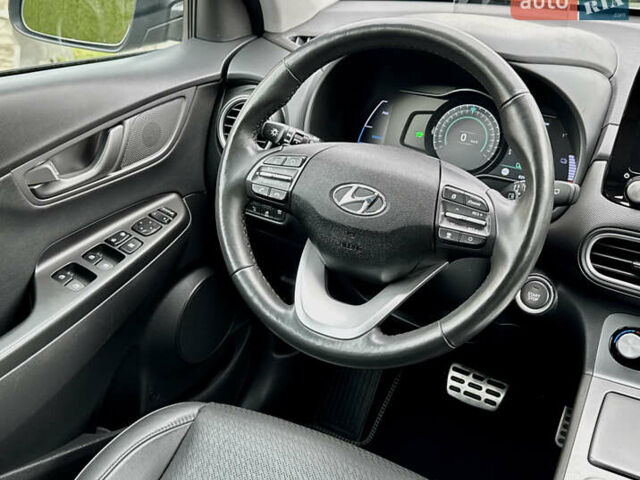 Серый Хендай Kona, объемом двигателя 0 л и пробегом 82 тыс. км за 17888 $, фото 57 на Automoto.ua