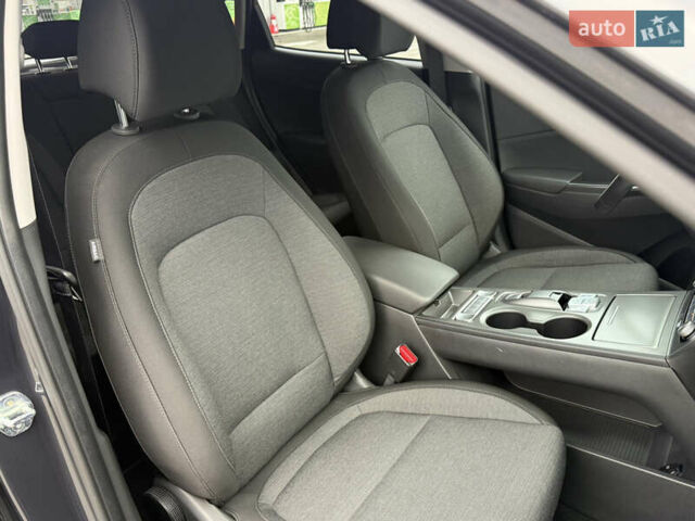 Серый Хендай Kona, объемом двигателя 0 л и пробегом 56 тыс. км за 17299 $, фото 39 на Automoto.ua