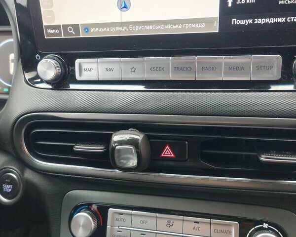 Серый Хендай Kona, объемом двигателя 0 л и пробегом 50 тыс. км за 17650 $, фото 63 на Automoto.ua