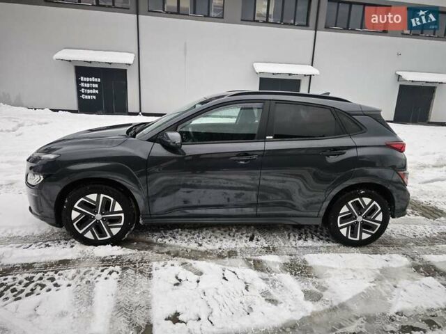 Серый Хендай Kona, объемом двигателя 0 л и пробегом 50 тыс. км за 17650 $, фото 4 на Automoto.ua