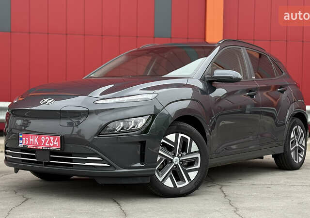 Серый Хендай Kona, объемом двигателя 0 л и пробегом 50 тыс. км за 18500 $, фото 2 на Automoto.ua