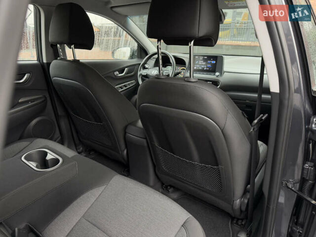 Серый Хендай Kona, объемом двигателя 0 л и пробегом 52 тыс. км за 17299 $, фото 62 на Automoto.ua