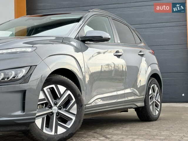 Серый Хендай Kona, объемом двигателя 0 л и пробегом 40 тыс. км за 15999 $, фото 9 на Automoto.ua