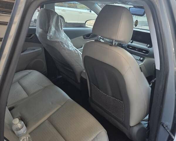 Серый Хендай Kona, объемом двигателя 0 л и пробегом 150 тыс. км за 20900 $, фото 3 на Automoto.ua