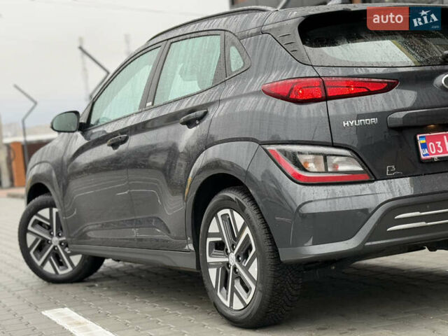 Серый Хендай Kona, объемом двигателя 0 л и пробегом 52 тыс. км за 17299 $, фото 12 на Automoto.ua
