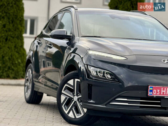 Серый Хендай Kona, объемом двигателя 0 л и пробегом 56 тыс. км за 17299 $, фото 3 на Automoto.ua