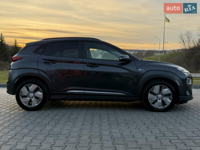 Серый Хендай Kona, объемом двигателя 0 л и пробегом 71 тыс. км за 17999 $, фото 10 на Automoto.ua