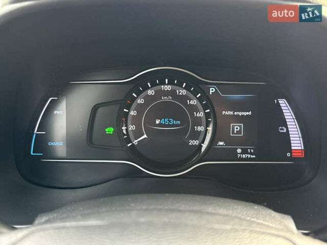 Серый Хендай Kona, объемом двигателя 0 л и пробегом 71 тыс. км за 17999 $, фото 3 на Automoto.ua