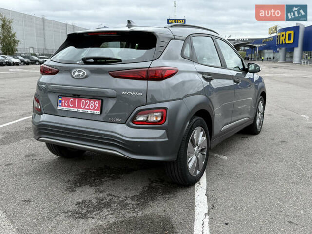 Серый Хендай Kona, объемом двигателя 0 л и пробегом 37 тыс. км за 15500 $, фото 5 на Automoto.ua