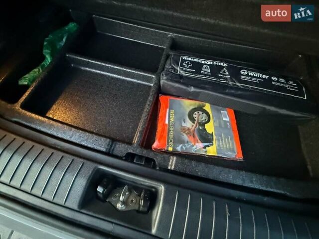 Сірий Хендай Kona, об'ємом двигуна 0 л та пробігом 63 тис. км за 18900 $, фото 21 на Automoto.ua