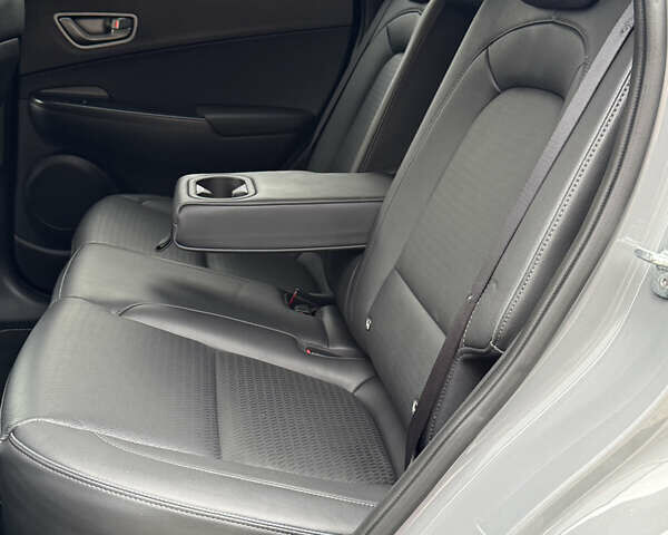 Серый Хендай Kona, объемом двигателя 0 л и пробегом 82 тыс. км за 17888 $, фото 51 на Automoto.ua