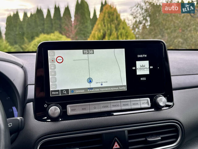 Серый Хендай Kona, объемом двигателя 0 л и пробегом 82 тыс. км за 17888 $, фото 85 на Automoto.ua
