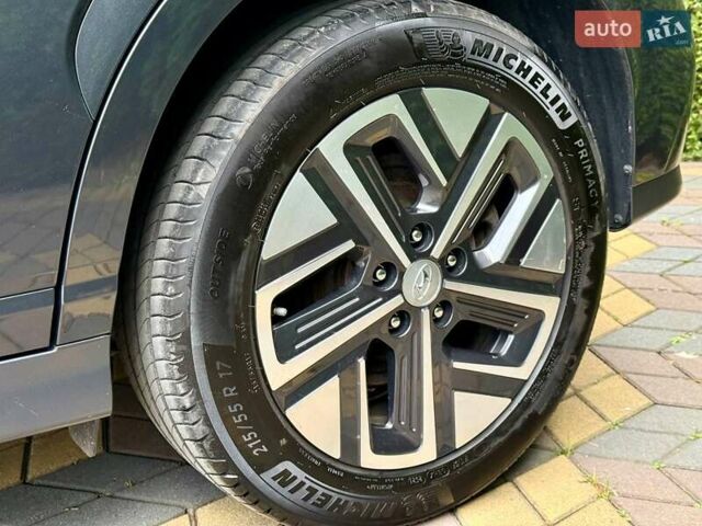 Сірий Хендай Kona, об'ємом двигуна 0 л та пробігом 44 тис. км за 16999 $, фото 4 на Automoto.ua