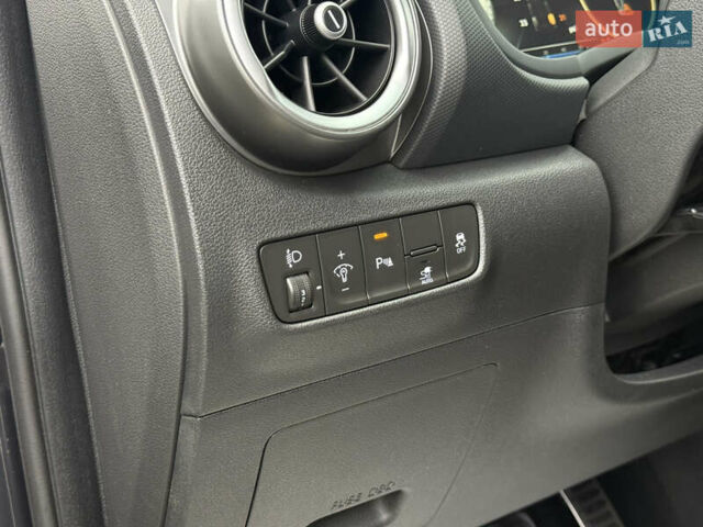 Серый Хендай Kona, объемом двигателя 0 л и пробегом 56 тыс. км за 17299 $, фото 35 на Automoto.ua