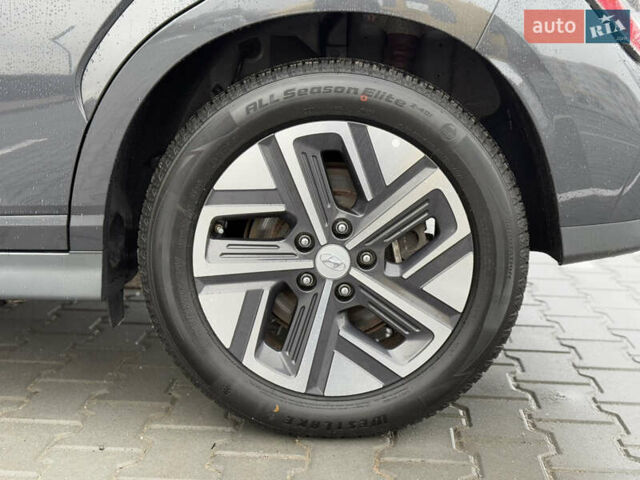 Серый Хендай Kona, объемом двигателя 0 л и пробегом 52 тыс. км за 17299 $, фото 70 на Automoto.ua