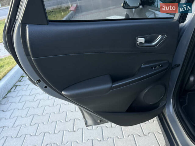 Серый Хендай Kona, объемом двигателя 0 л и пробегом 63 тыс. км за 18900 $, фото 18 на Automoto.ua