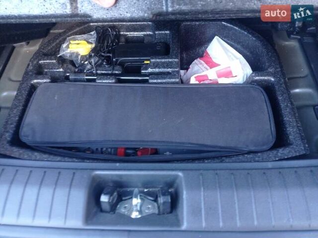 Серый Хендай Kona, объемом двигателя 0 л и пробегом 75 тыс. км за 17435 $, фото 15 на Automoto.ua