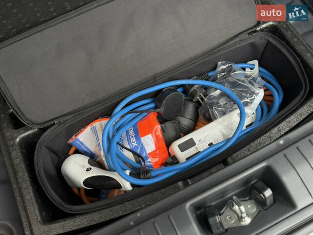 Серый Хендай Kona, объемом двигателя 0 л и пробегом 56 тыс. км за 17299 $, фото 54 на Automoto.ua